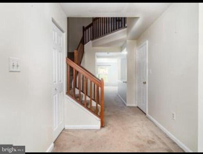 Building Photo - 471 Stonehedge Ln