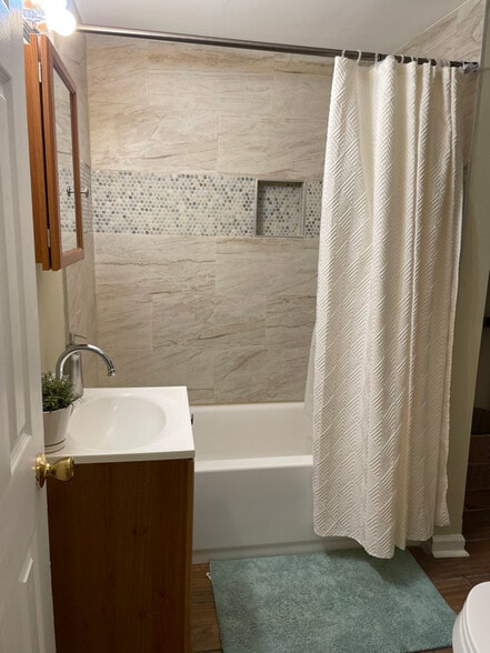 Building Photo - 888 W Lombard St