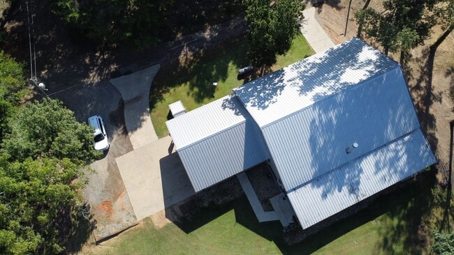 Building Photo - 1049 County Rd