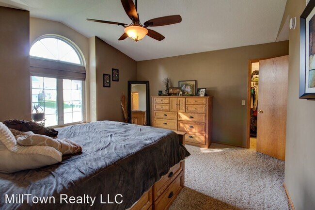 Building Photo - 3 br, 2.5 bath House - 234 Melrose Dr
