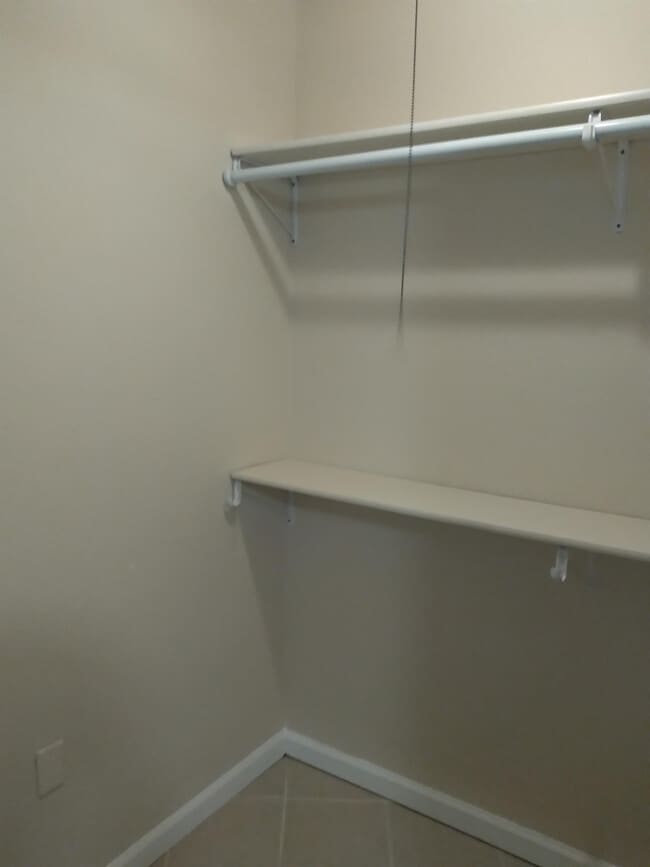 Building Photo - 711 S Poplar St