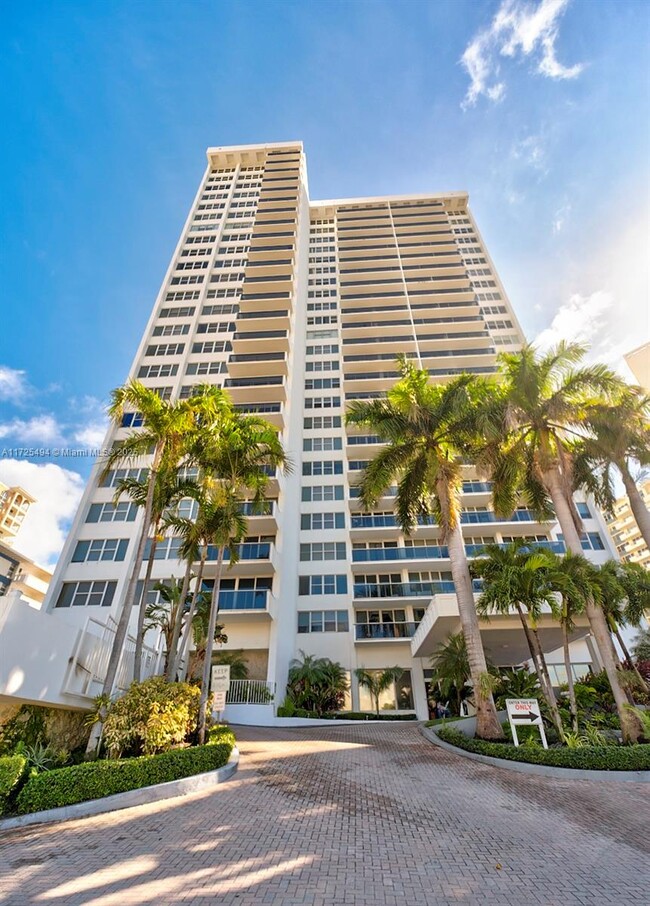 Building Photo - 3140 S Ocean Dr