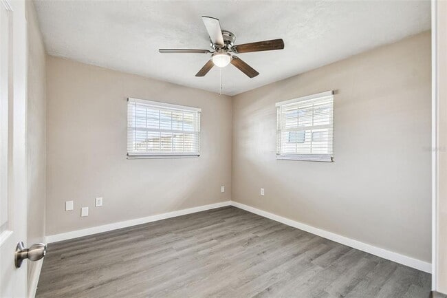 Building Photo - 337 4th St W