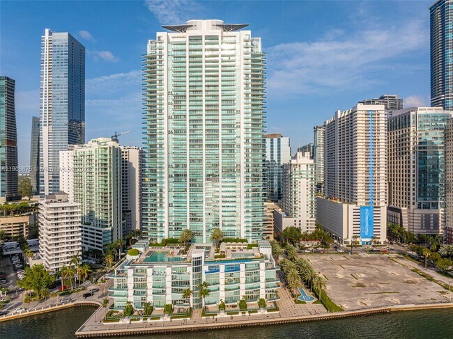 Building Photo - 1331 Brickell Bay Dr