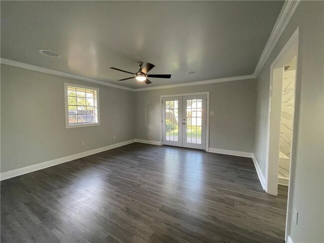 Building Photo - 214 River Oaks Dr