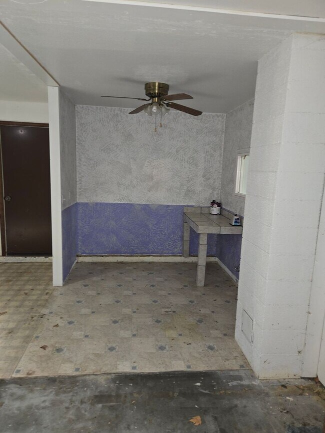 Building Photo - Beautiful Hermiston Home offers a perfect balance of comfort and convenience