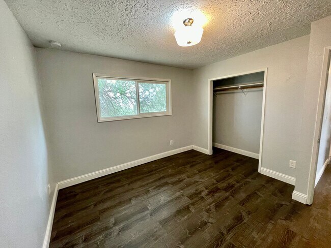 Building Photo - 1201-1203 Zeta Ct