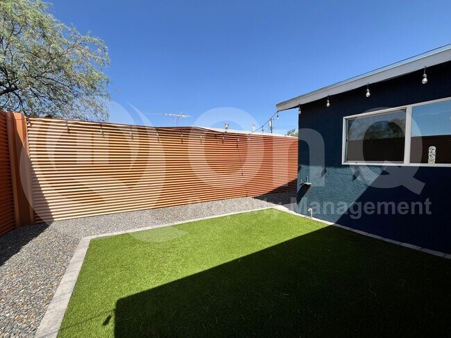 Building Photo - 1625 W Buckeye Ln