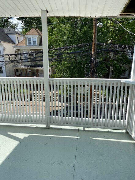 Building Photo - 168 Seymour Ave