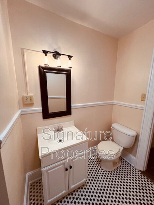 Building Photo - 204 Battery Pl