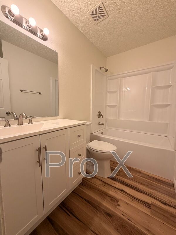 Building Photo - 504 N Betty Jo Dr