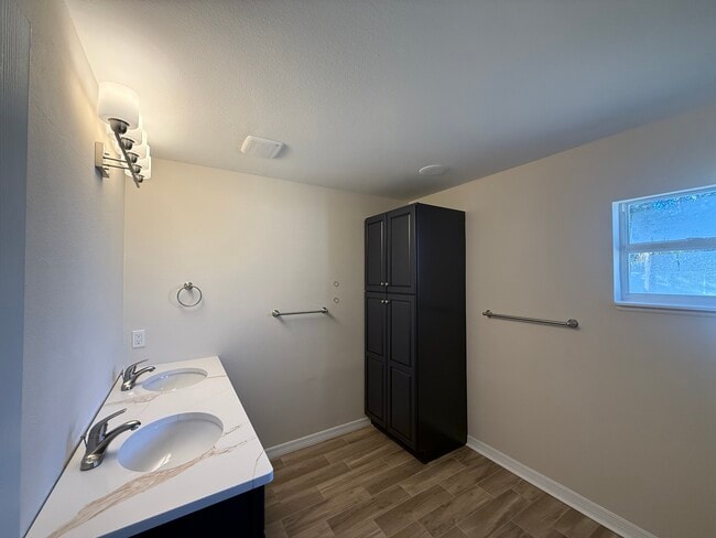 Building Photo - 48 Pennsylvania Ln