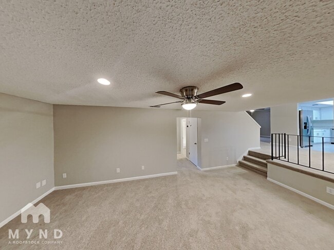 Building Photo - 632 Ephrata Dr