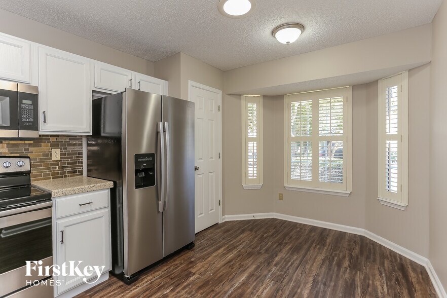 Building Photo - 1734 Chandelier Cir E