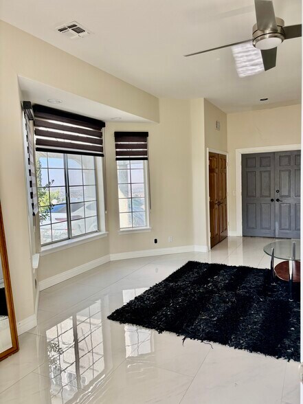 Building Photo - 238 Lakeview Dr