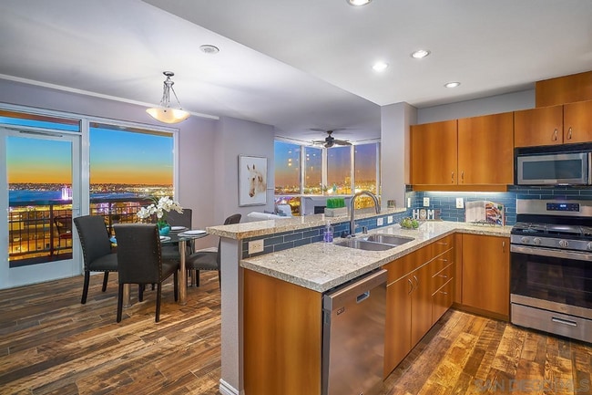 Building Photo - 300 W Beech St