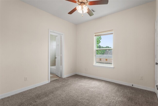 Building Photo - 2407 Ferguson Way