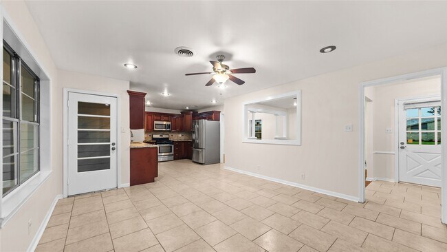 Building Photo - 9643 Val Verde St