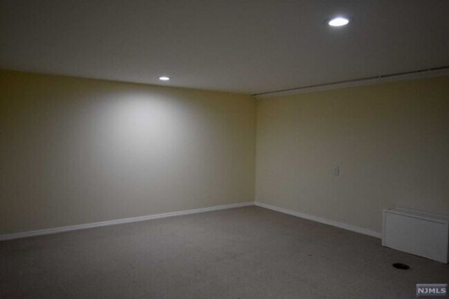 Building Photo - 356 Slocum Way