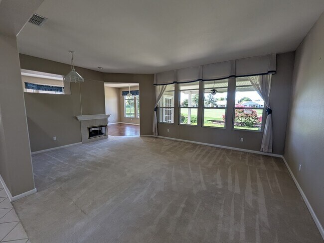 Building Photo - 7090 Lost Lake Ln