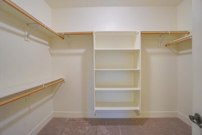 Building Photo - NEWER THREE BEDROOM IN CUL-DE-SAC