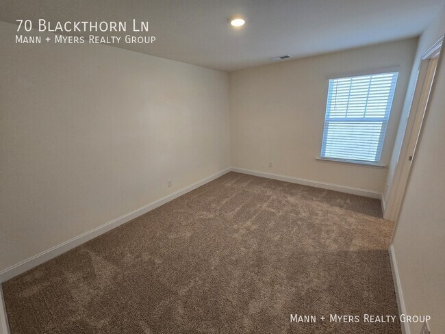 Building Photo - 70 Blackthorn Ln
