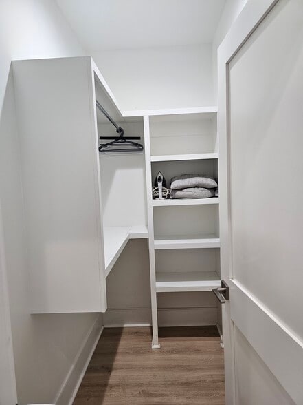bdrm 3 closet - 1621 9th Ave N