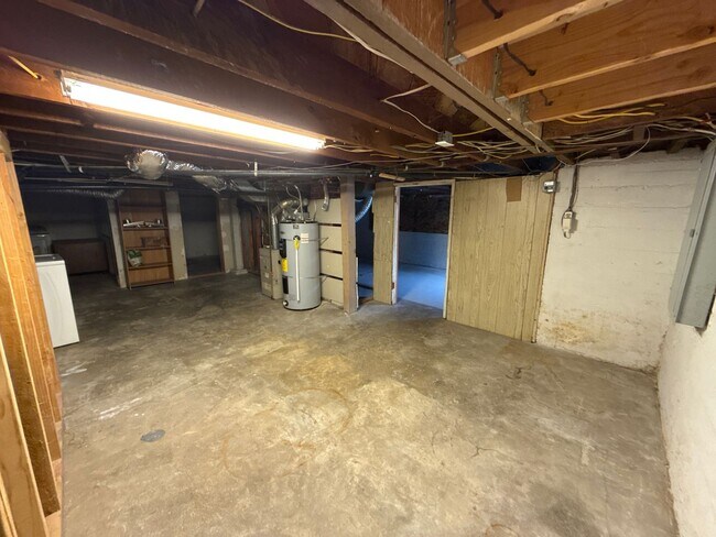 Building Photo - Now Available: $2600/month - 6 MONTH LEASE...