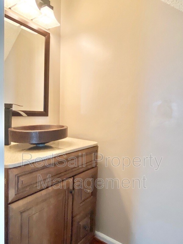 Building Photo - 204 Gate House Rd