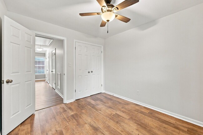 Building Photo - 126 Oakmont Dr