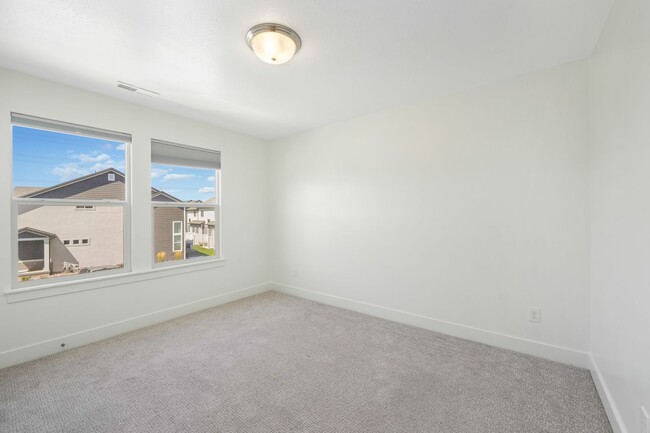 Building Photo - 672 N 260 W