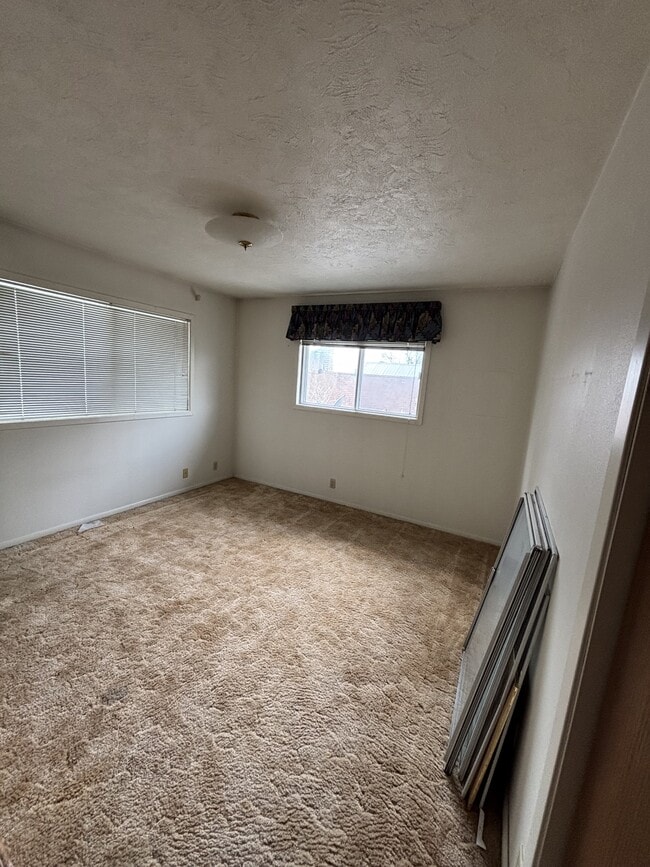 Building Photo - 187 E 5th St