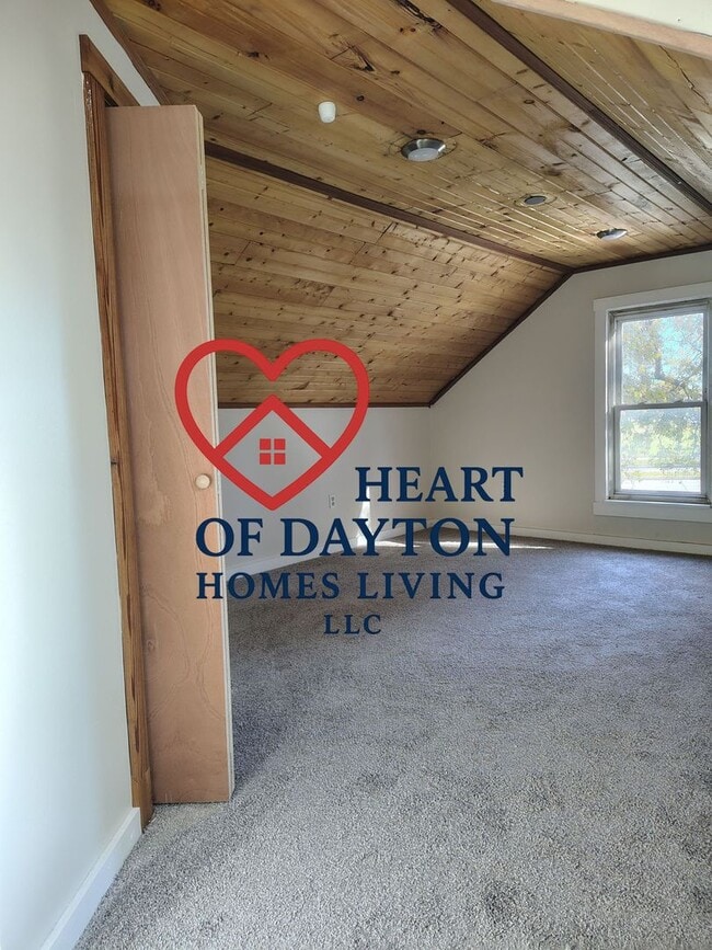 Building Photo - Spacious 1BR/1BA