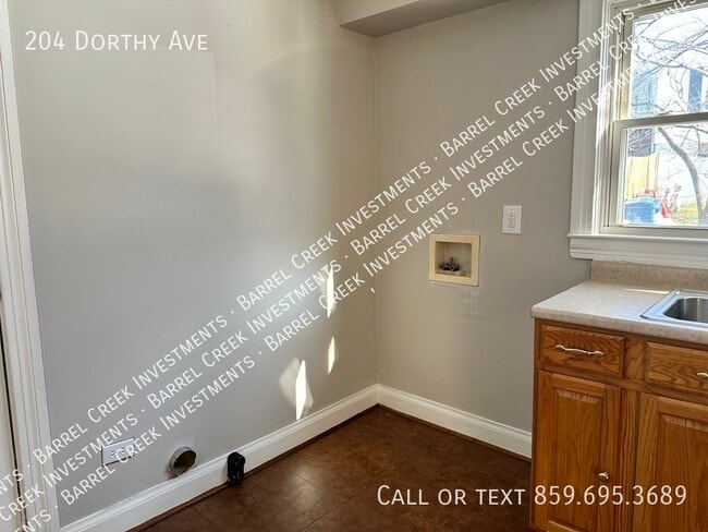 Building Photo - 204 Dorothy Ave