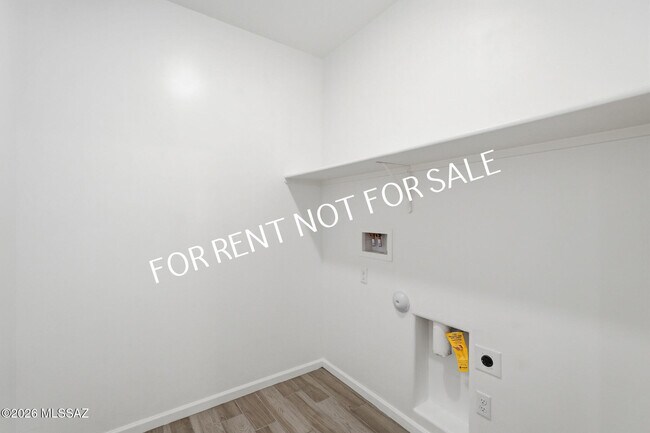 Building Photo - 13142 E Cembeline Ln