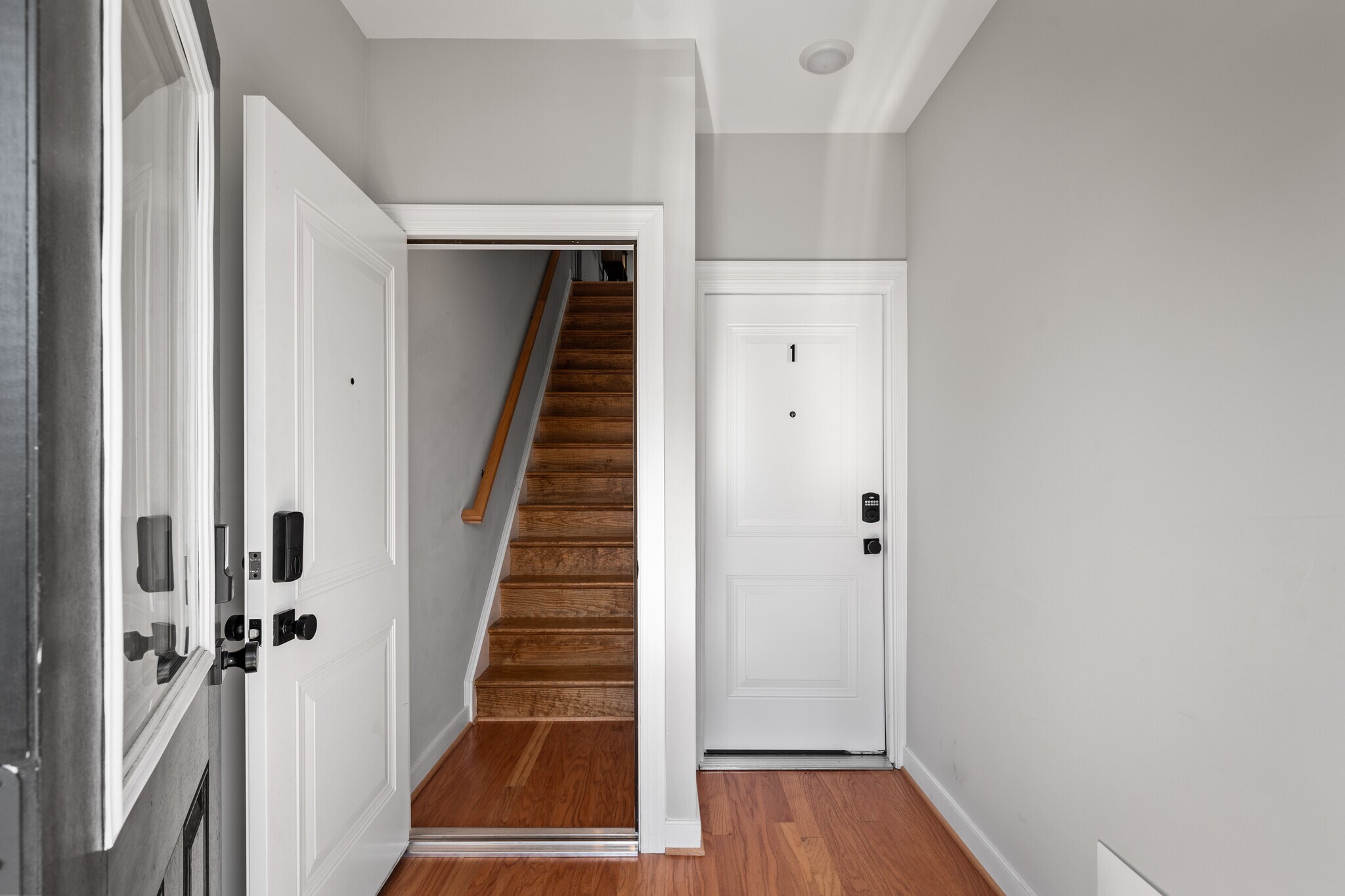 Shared entrance to the main lobby for front doors of Unit 1 and 2 - 2511 Porter St