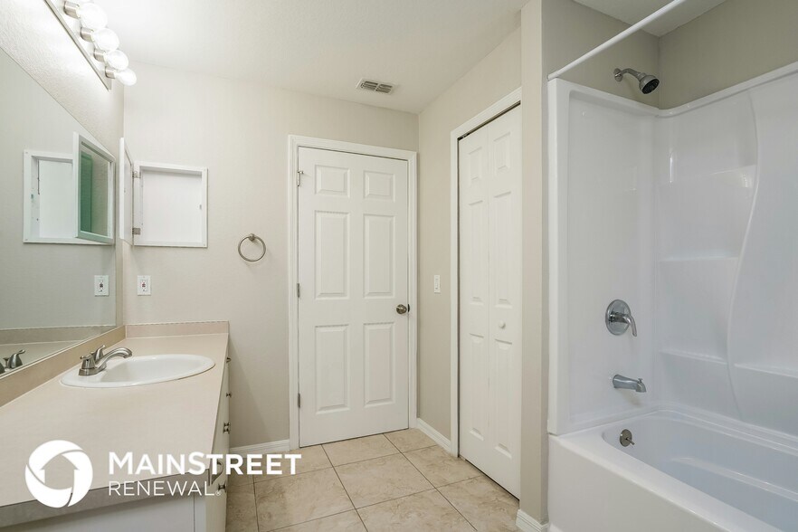 Building Photo - 1223 NW 9th Ave