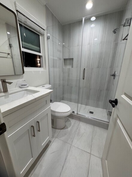 Building Photo - 2252 N Bristol St