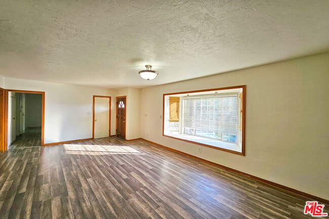 Building Photo - 9321 Donna Ave