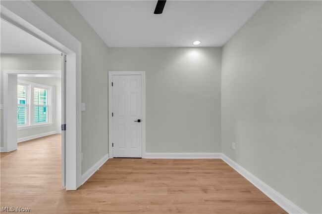 Building Photo - 1330 W 67th St