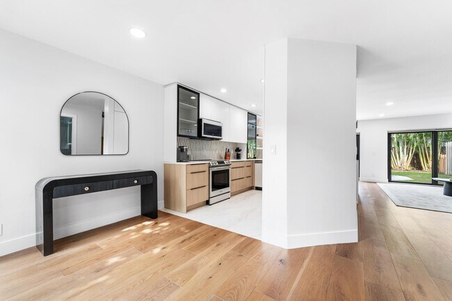 Building Photo - 541 N Ocean Blvd