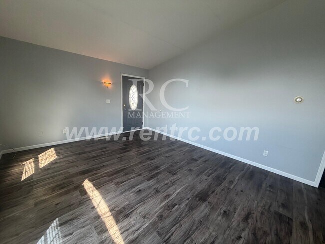 Building Photo - 811-A Fourteenth E (g)-
