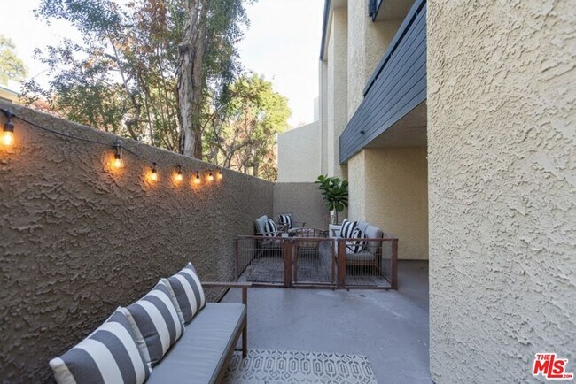 Building Photo - 4041 Via Marisol