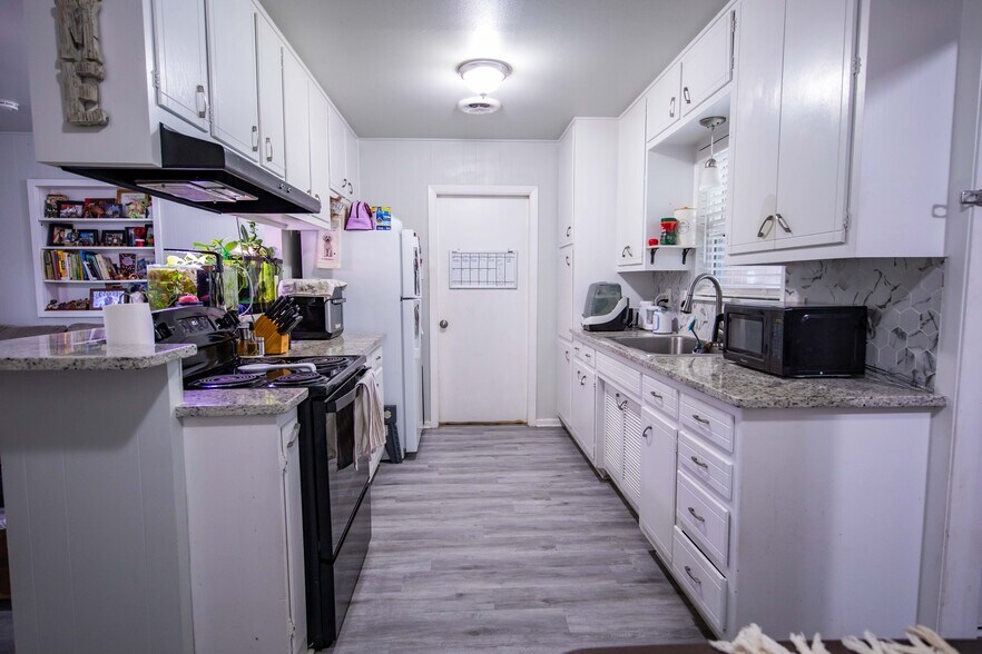 Building Photo - 4918 Seabreeze Dr