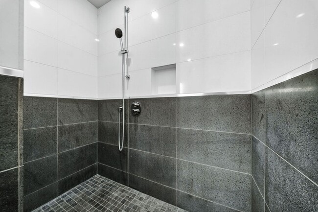 Building Photo - Anaha #511