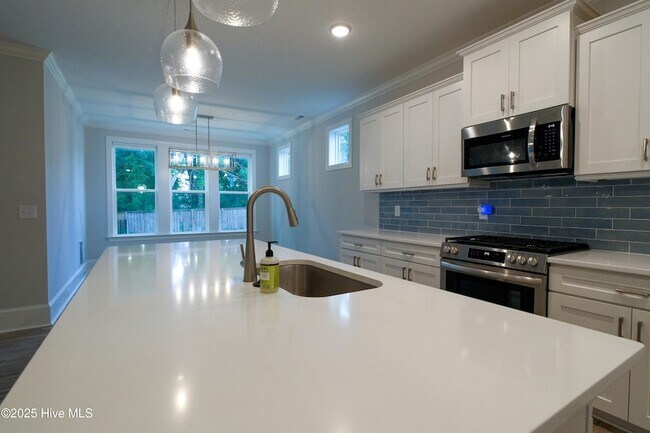 Building Photo - 275 Sailor Sky Wy