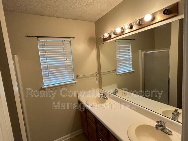 Building Photo - 600 Summerwalk Rd