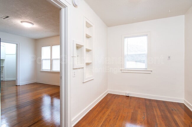 Building Photo - 621 N Broadview Ave