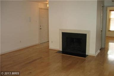 Building Photo - Bright and Cozy Two Bedroom Condo, One Blo...