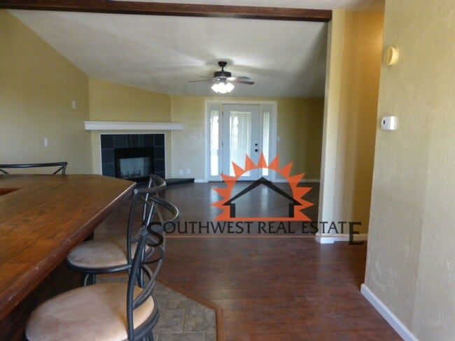 Building Photo - Country home with 3 bedroom 2 bathrooms